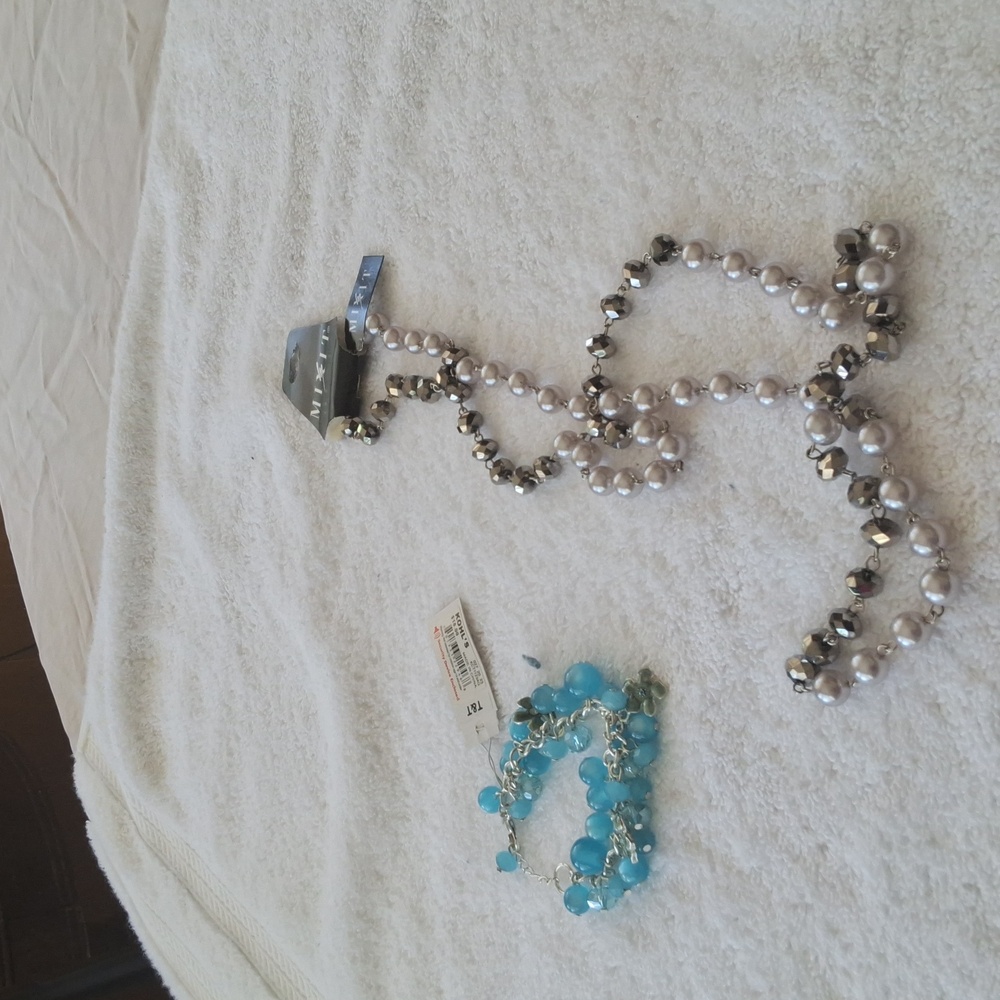 Mix it bead necklace and Croft & Barrow bead bracelet